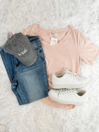 Basic Tshirt in light pink with vneck and front pocket detail